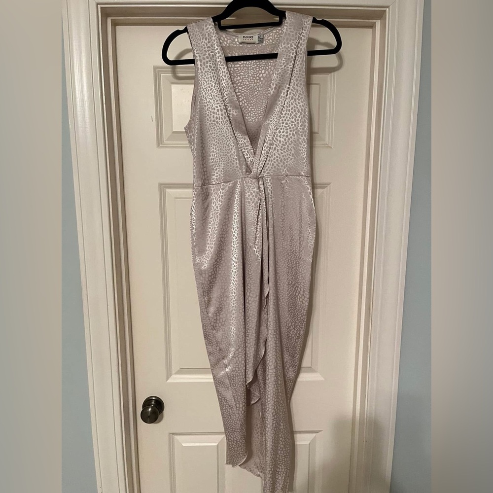Flounce London (ASOS) Champagne Plunge Neck Formal/Wedding Guest Dress Sz:6 
$30